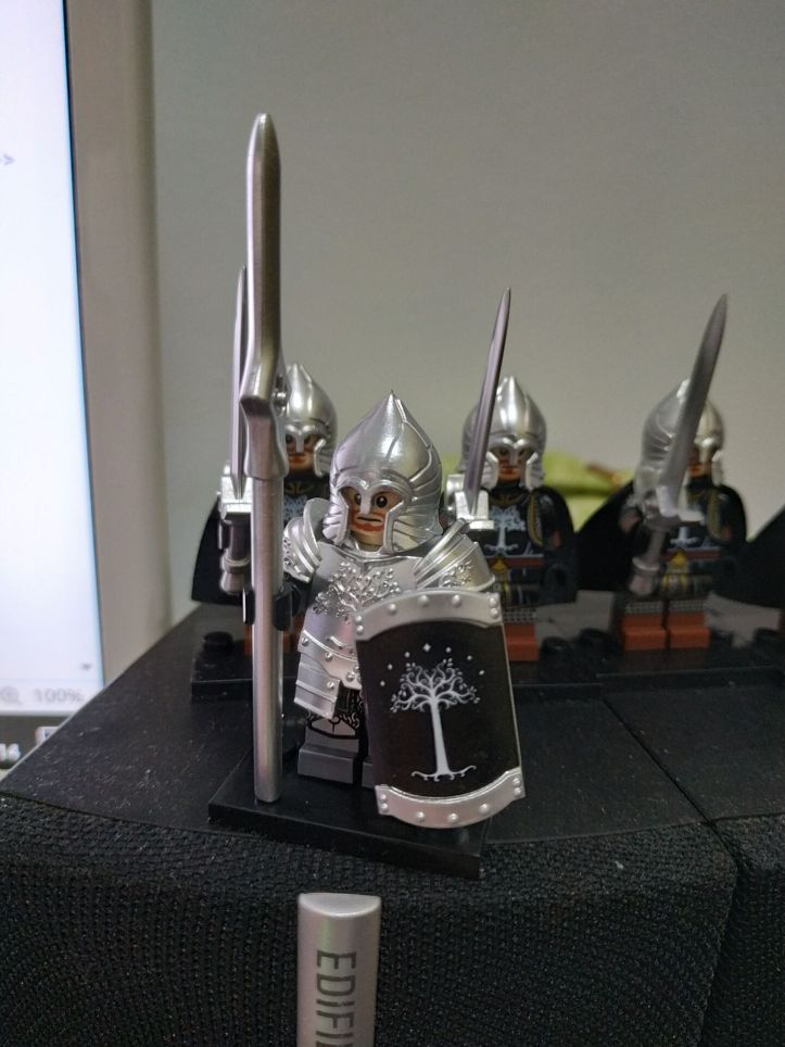 LEGO KORUIT Gondor Knight with Spear and Sheild.