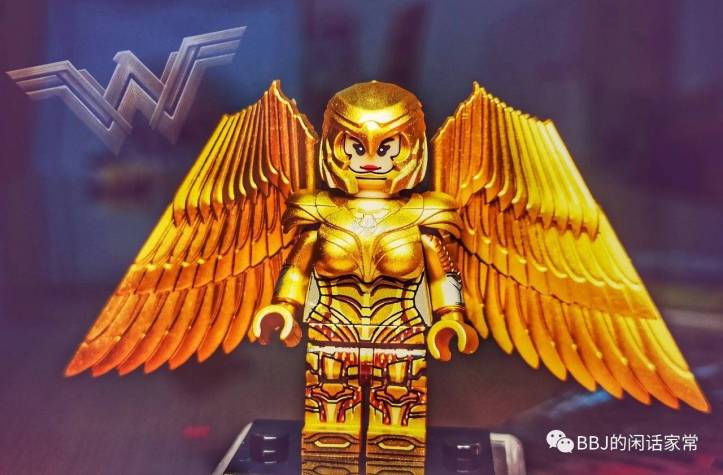 WM Blocks Wonder Woman Minifigure in Golden Eagle Armor